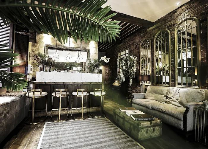 The Cow Hollow Hotel